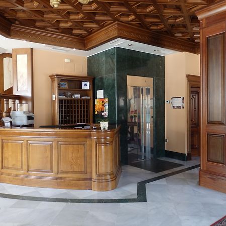 Hotel Aranda アランダ・デ・ドゥエロ エクステリア 写真