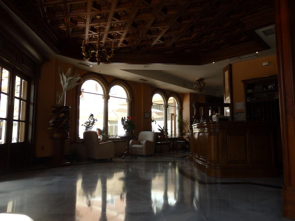 Hotel Aranda アランダ・デ・ドゥエロ エクステリア 写真