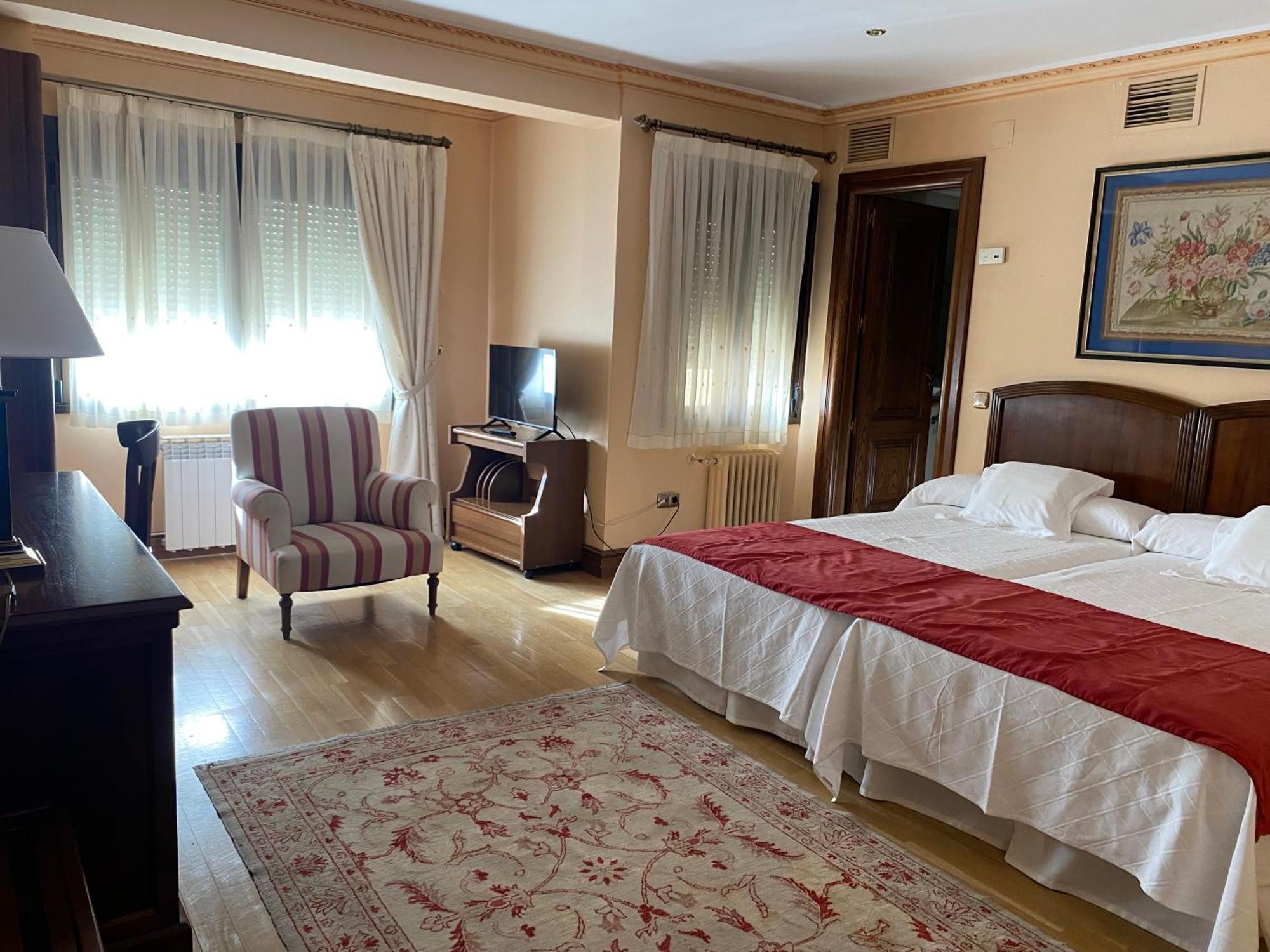 Hotel Aranda アランダ・デ・ドゥエロ エクステリア 写真